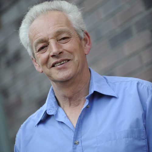 Als energetisch therapeut, coach en trainer is Charles van Hesteren werkzaam in praktijk PowerHypnose, gevestigd in Dordrecht.